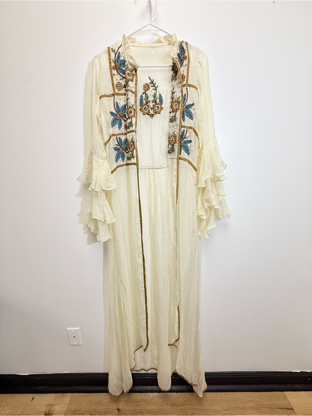 Anthropologie Pinnacle Shruti Sancheti Silk Floral Embroidered Duster Medium - Picture 2 of 16